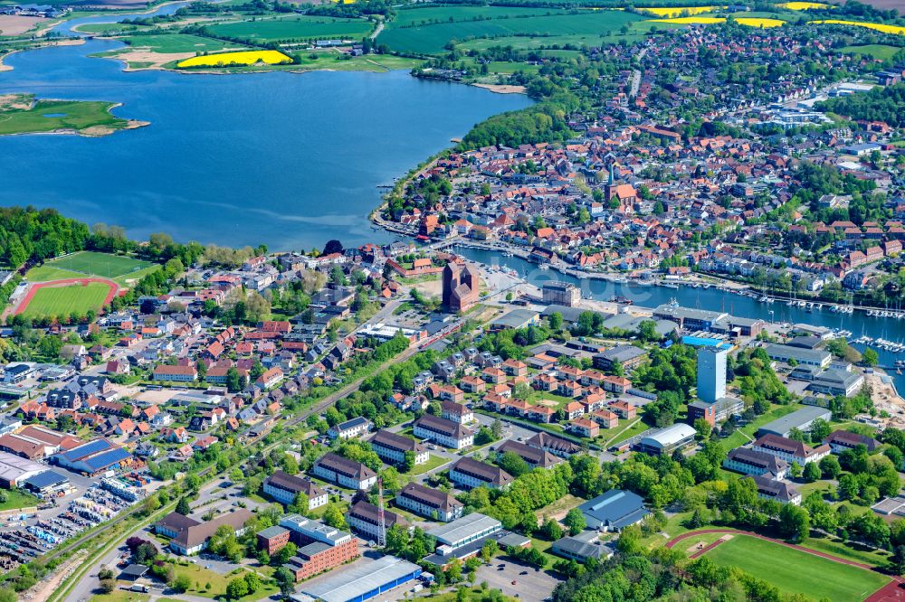 Neustadt in Holstein aus der Vogelperspektive: Meeres-Küste der Ostsee in Neustadt in Holstein im Bundesland Schleswig-Holstein