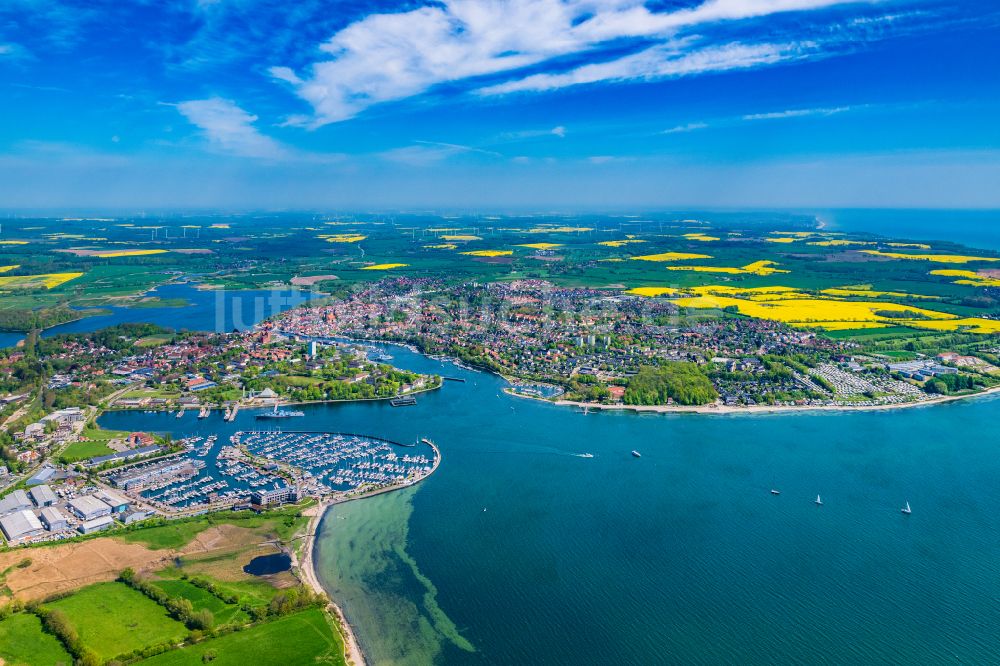 Neustadt in Holstein aus der Vogelperspektive: Meeres-Küste der Ostsee in Neustadt in Holstein im Bundesland Schleswig-Holstein