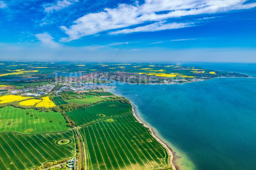 Neustadt in Holstein aus der Vogelperspektive: Meeres-Küste der Ostsee in Neustadt in Holstein im Bundesland Schleswig-Holstein