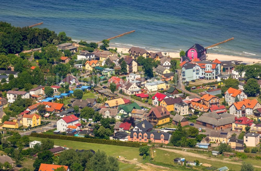 Niechorze Horst aus der Vogelperspektive: Meeres-Küste Ostsee in Niechorze Horst in Westpommern, Polen