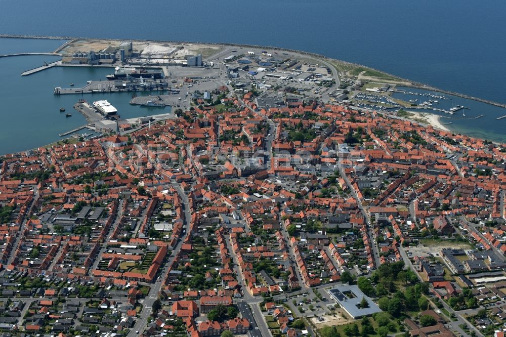 Luftaufnahme Ronne - Insel Bornholm - Meeres-Küste der Ostsee in Ronne - Insel Bornholm in Region Hovedstaden, Dänemark