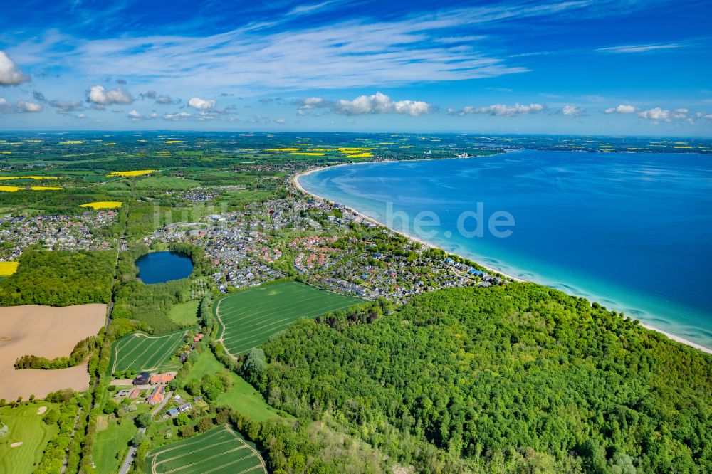 Luftaufnahme Scharbeutz - Meeres-Küste der Ostsee in Scharbeutz im Bundesland Schleswig-Holstein