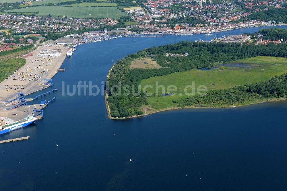 Travemünde von oben - Meeres-Küste der Ostsee in Travemünde im Bundesland Schleswig-Holstein