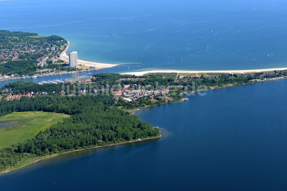 Travemünde aus der Vogelperspektive: Meeres-Küste der Ostsee in Travemünde im Bundesland Schleswig-Holstein