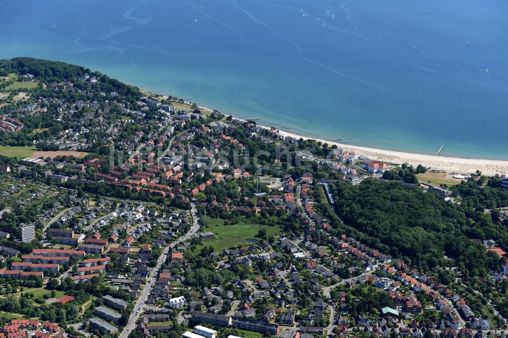 Travemünde von oben - Meeres-Küste der Ostsee in Travemünde im Bundesland Schleswig-Holstein