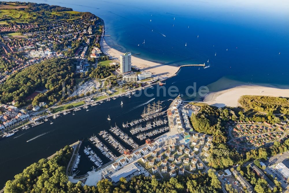 Luftaufnahme Lübeck - Meeres-Küste der Ostsee in Travemünde im Bundesland Schleswig-Holstein, Deutschland