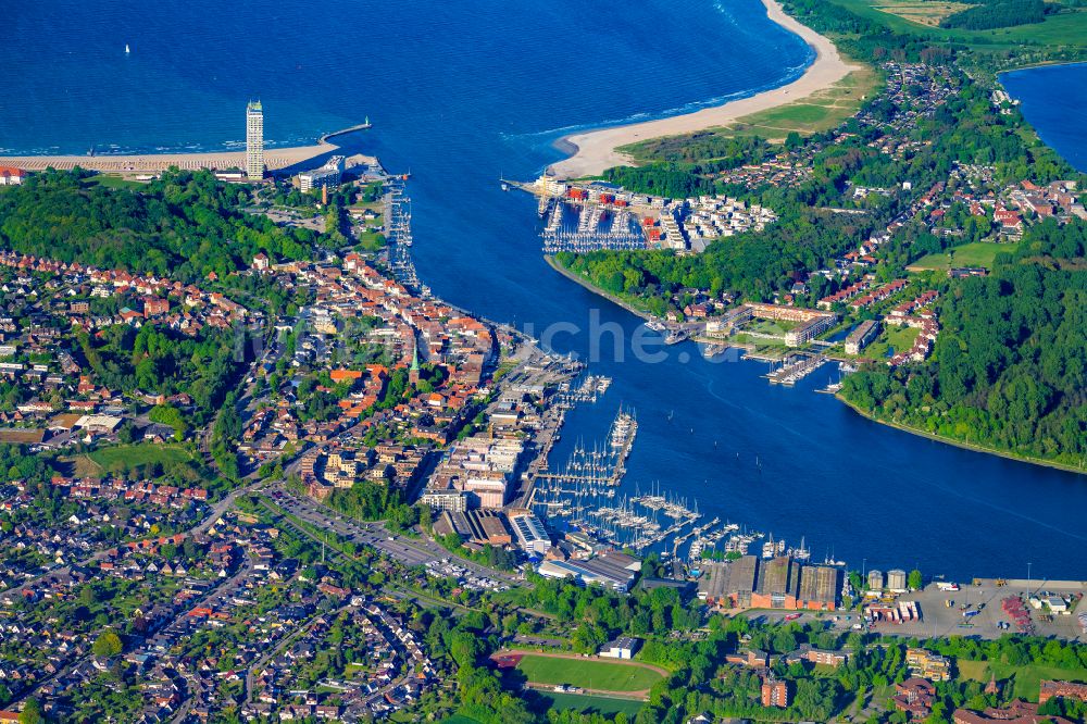 Luftaufnahme Lübeck - Meeres-Küste der Ostsee in Travemünde im Bundesland Schleswig-Holstein, Deutschland