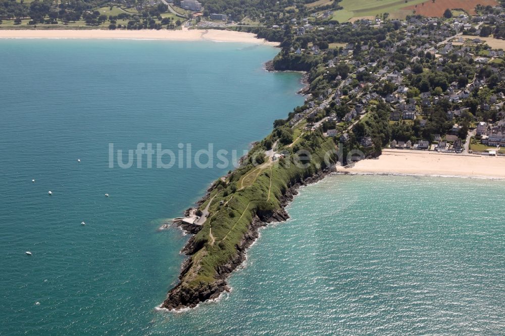 Luftaufnahme Saint-Cast-le-Guildo - Meeres-Küste an der Pointe de la Garde in Saint-Cast-le-Guildo in Bretagne, Frankreich