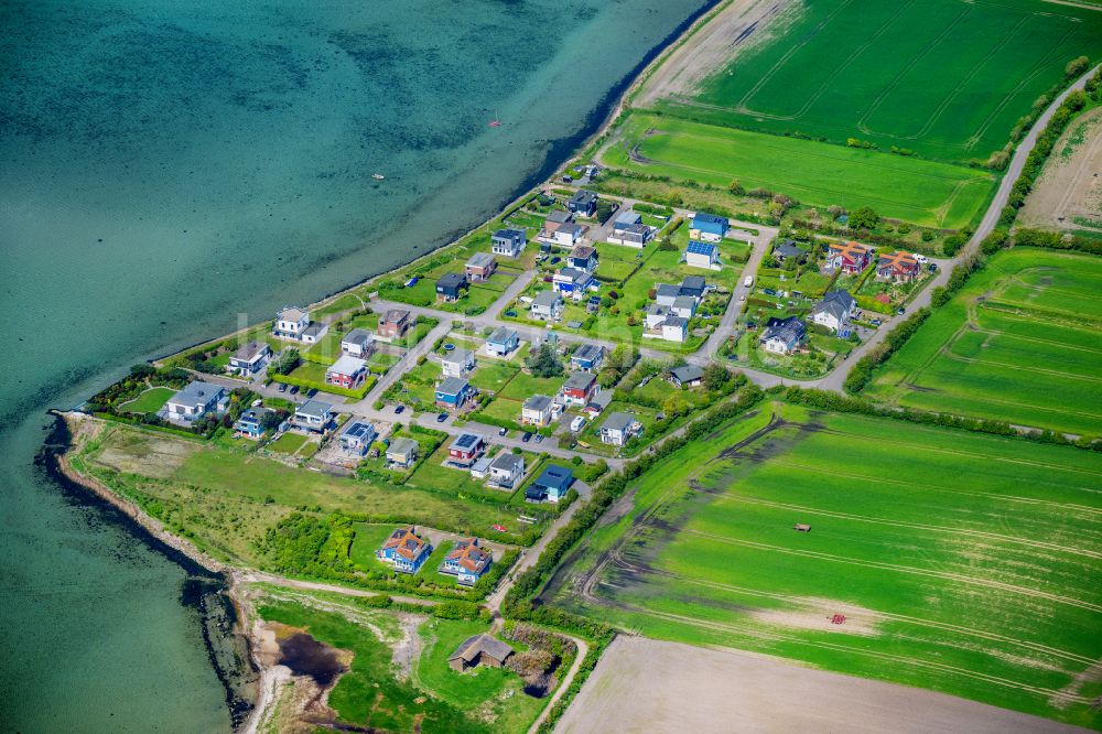 Luftaufnahme Fehmarn - Meeres-Küste Westerberg Ort in Fehmarn im Bundesland Schleswig-Holstein, Deutschland