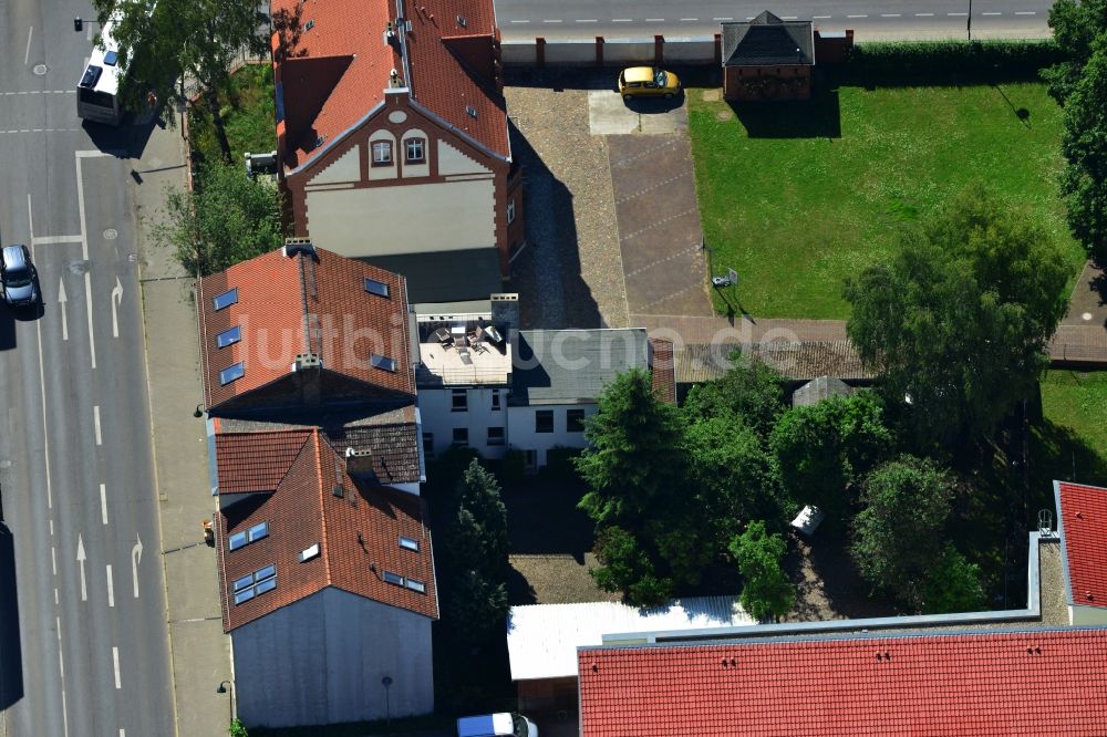 Luftbild Bernau - Mehrfamilien- Wohnhaus an der Börnicker Straße im Stadtzentrum von Bernau im Bundesland Brandenburg