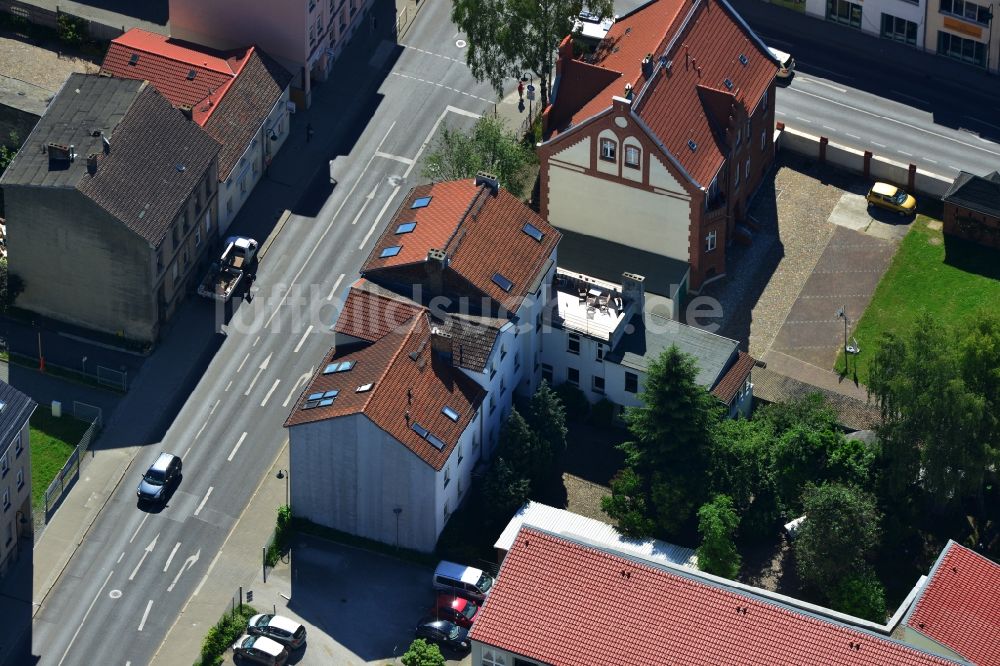 Luftaufnahme Bernau - Mehrfamilien- Wohnhaus an der Börnicker Straße im Stadtzentrum von Bernau im Bundesland Brandenburg