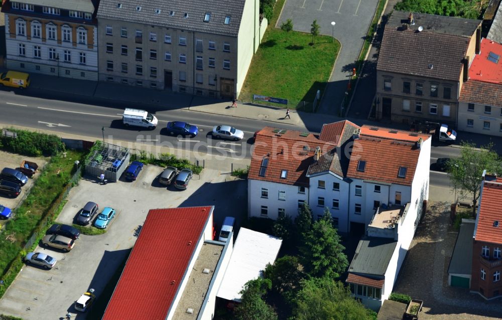 Luftbild Bernau - Mehrfamilien- Wohnhaus an der Börnicker Straße im Stadtzentrum von Bernau im Bundesland Brandenburg