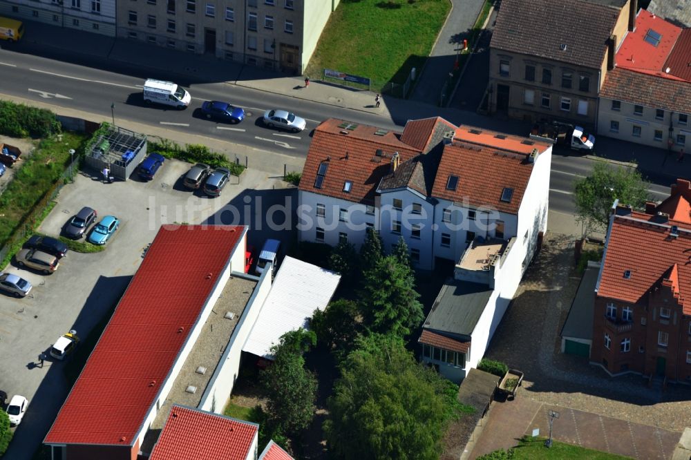 Luftaufnahme Bernau - Mehrfamilien- Wohnhaus an der Börnicker Straße im Stadtzentrum von Bernau im Bundesland Brandenburg