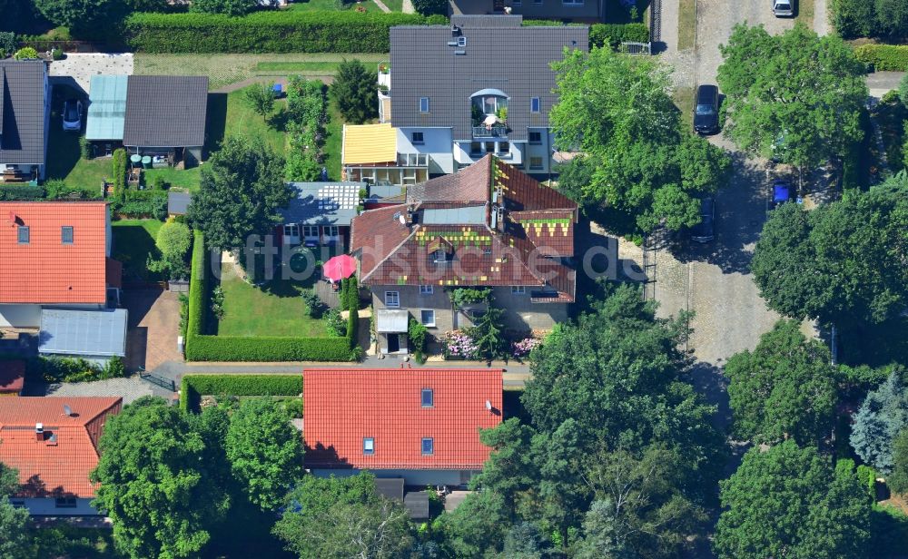 Luftaufnahme Berlin Mahlsdorf - Mehrfamilienhaus und Einfamilienhaus - Siedlung an der Müllerstraße in Berlin - Mahlsdorf