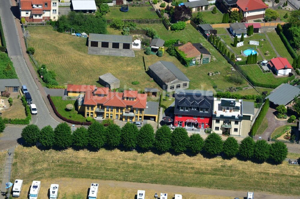 Wittenberge von oben - Mehrfamilienhaus an der Elbstraße in Wittenberge im Bundesland Brandenburg, Deutschland