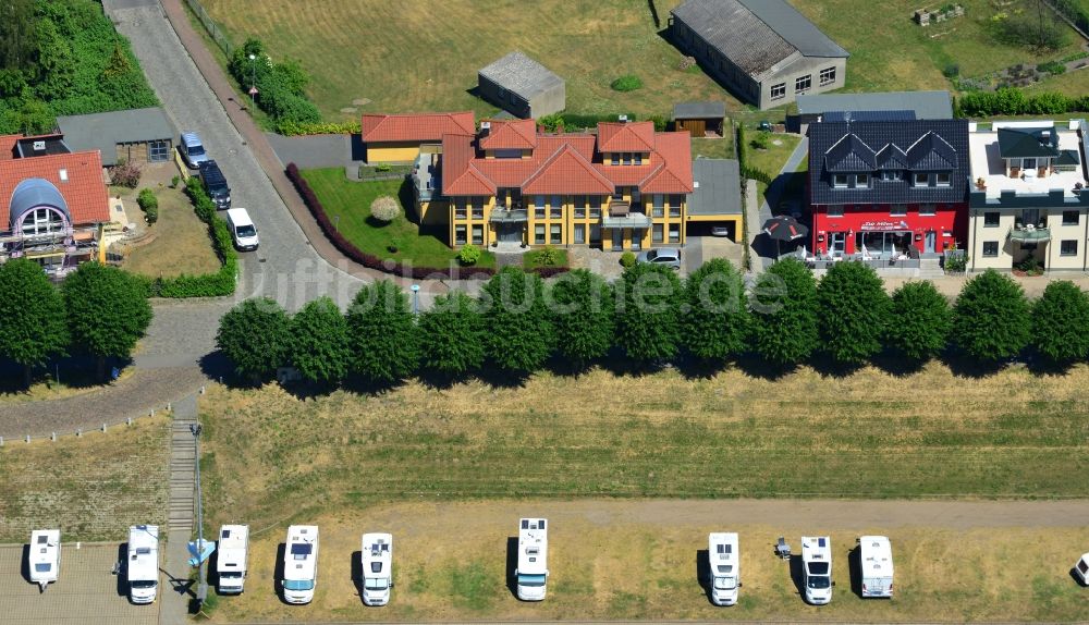 Wittenberge aus der Vogelperspektive: Mehrfamilienhaus an der Elbstraße in Wittenberge im Bundesland Brandenburg, Deutschland