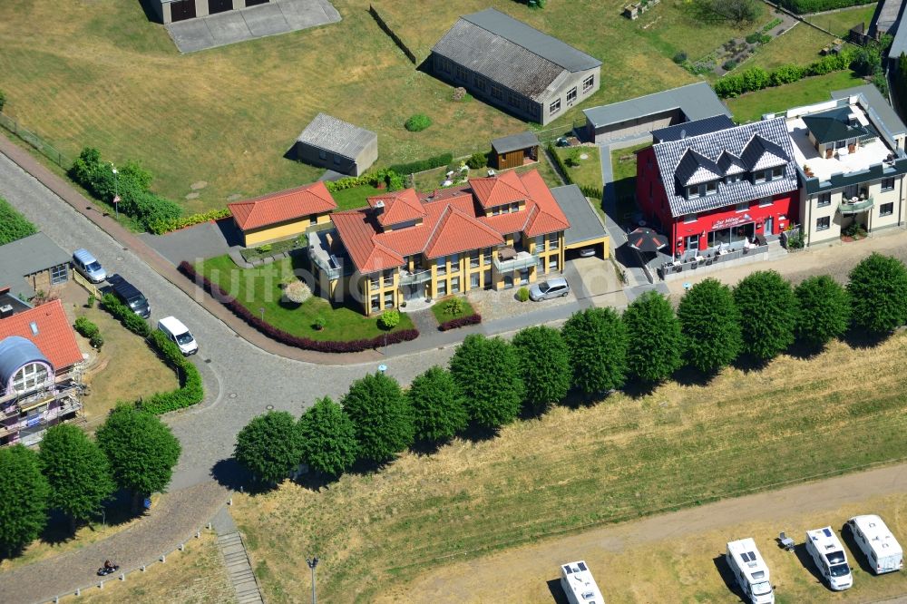 Wittenberge von oben - Mehrfamilienhaus an der Elbstraße in Wittenberge im Bundesland Brandenburg, Deutschland