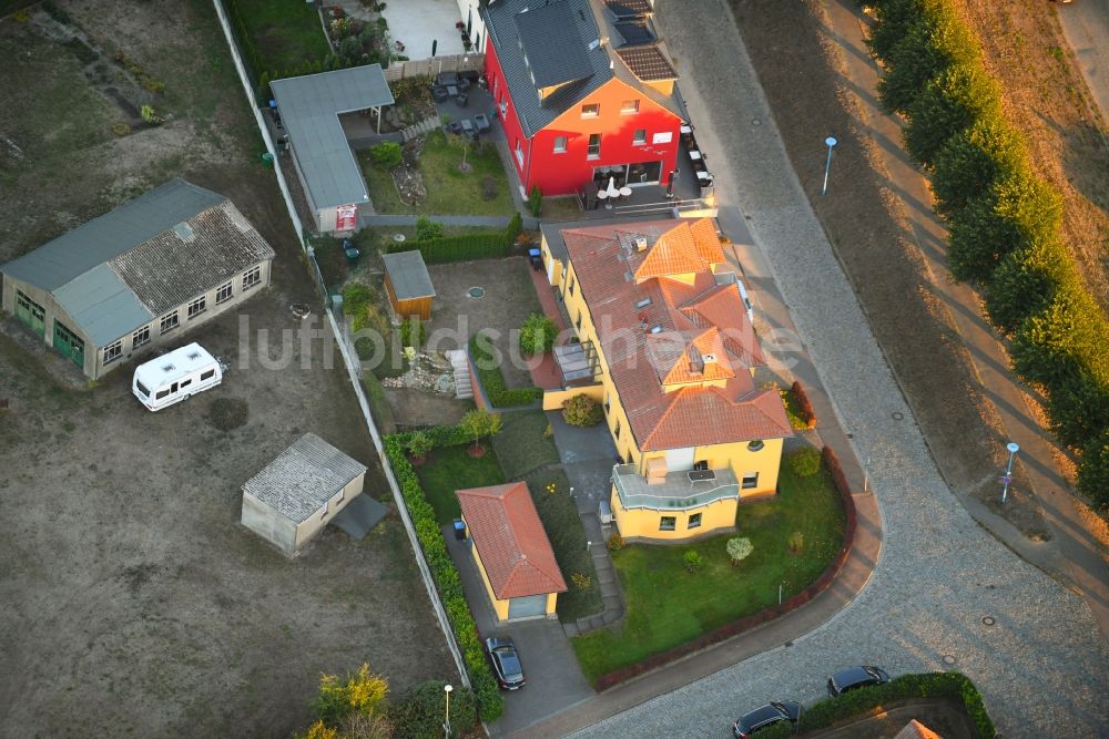 Luftaufnahme Wittenberge - Mehrfamilienhaus an der Elbstraße in Wittenberge im Bundesland Brandenburg, Deutschland