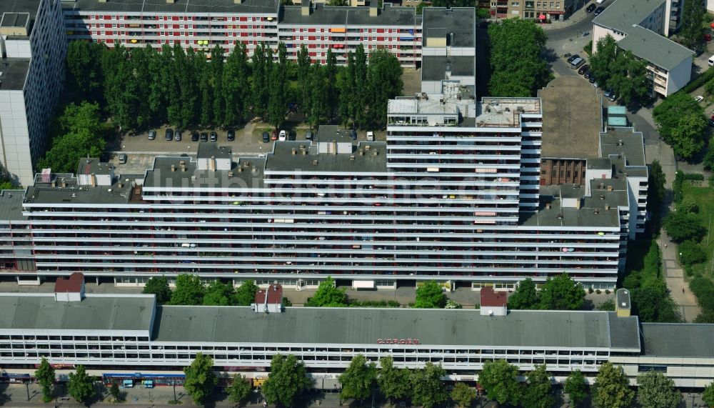 Berlin von oben - Mehrfamilienhaus - Hochhauszeile an der Bismarckstraße im Stadtteil Charlottenburg in Berlin