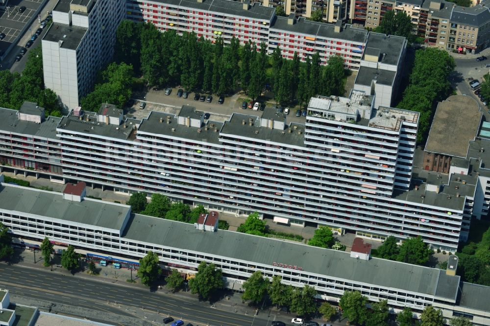 Luftbild Berlin - Mehrfamilienhaus - Hochhauszeile an der Bismarckstraße im Stadtteil Charlottenburg in Berlin