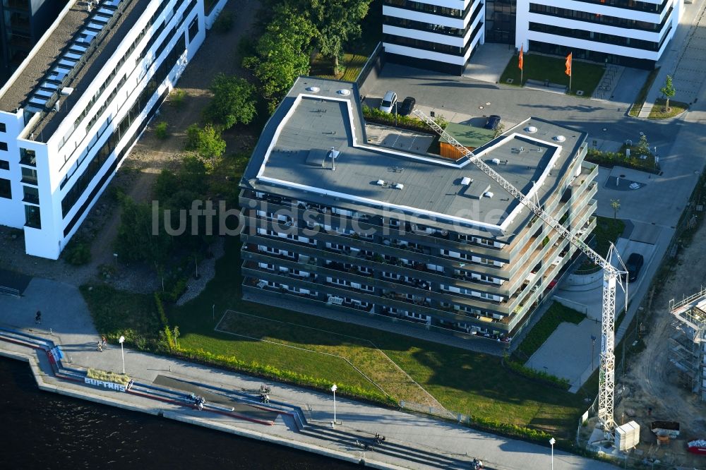 Luftaufnahme Rostock - Mehrfamilienhaus an der Konrad-Zuse-Straße in Rostock im Bundesland Mecklenburg-Vorpommern, Deutschland