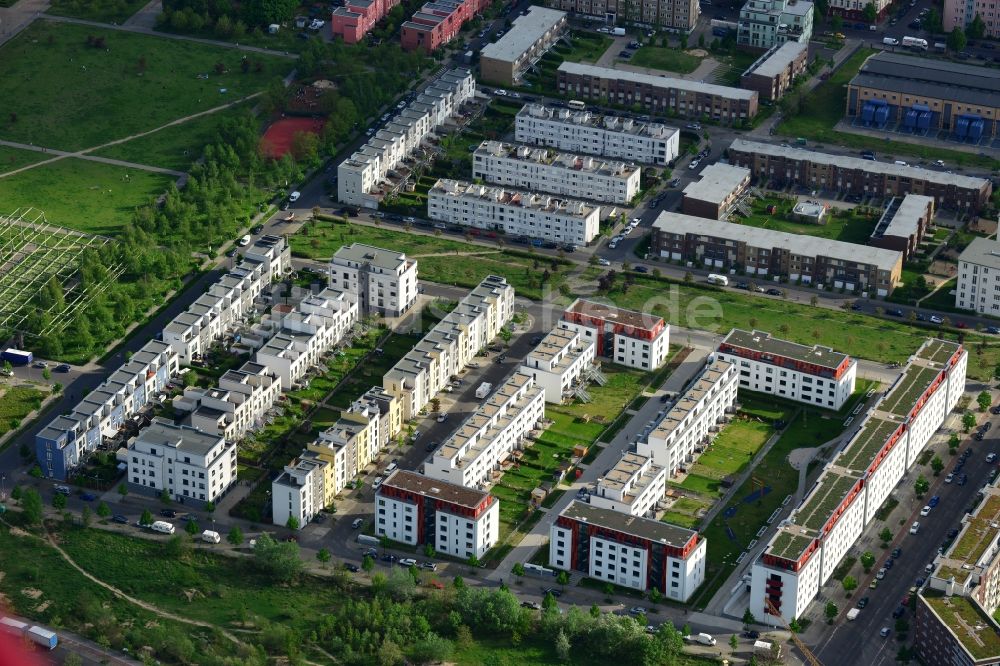 Berlin von oben - Mehrfamilienhaus- Neubauten und Reihenhäuser im Stadtenwicklungsgebiet Eldenaer Straße - Storkower Straße im Stadtteil Friedrichshain zu Berlin