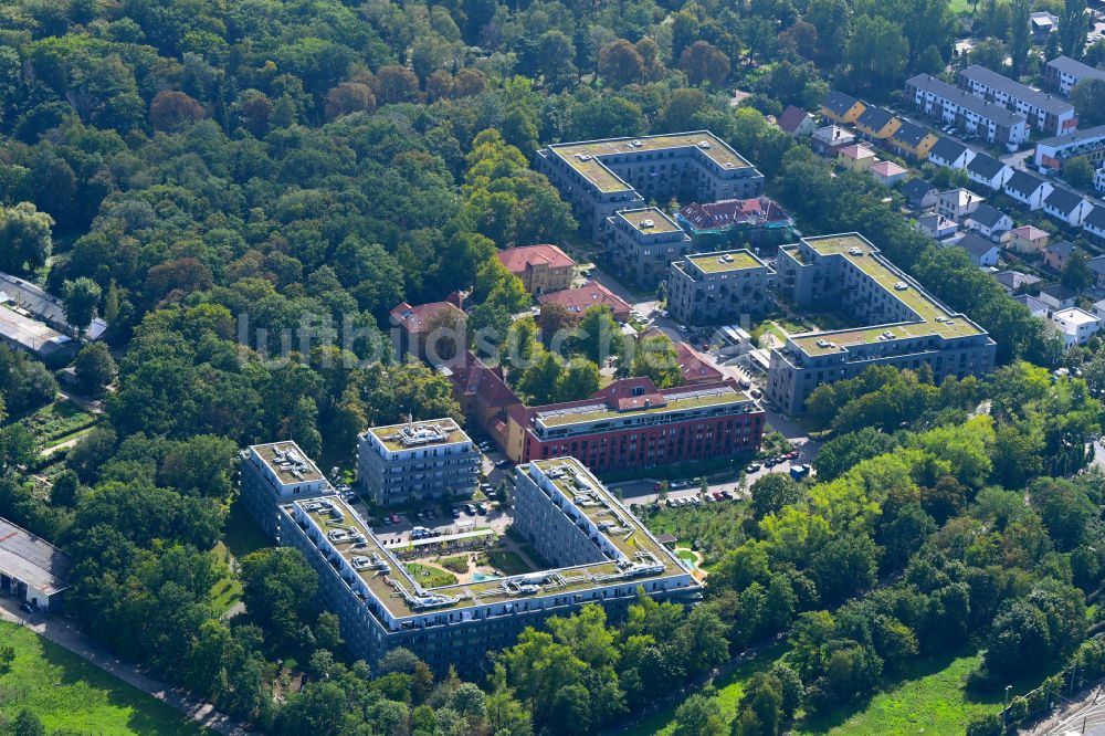 Luftbild Berlin - Mehrfamilienhaus-Wohnanlage auf dem Gelände der ehemaligen Kinderklinik Lindenhof an der Gotlindestraße im Ortsteil Lichtenberg in Berlin, Deutschland