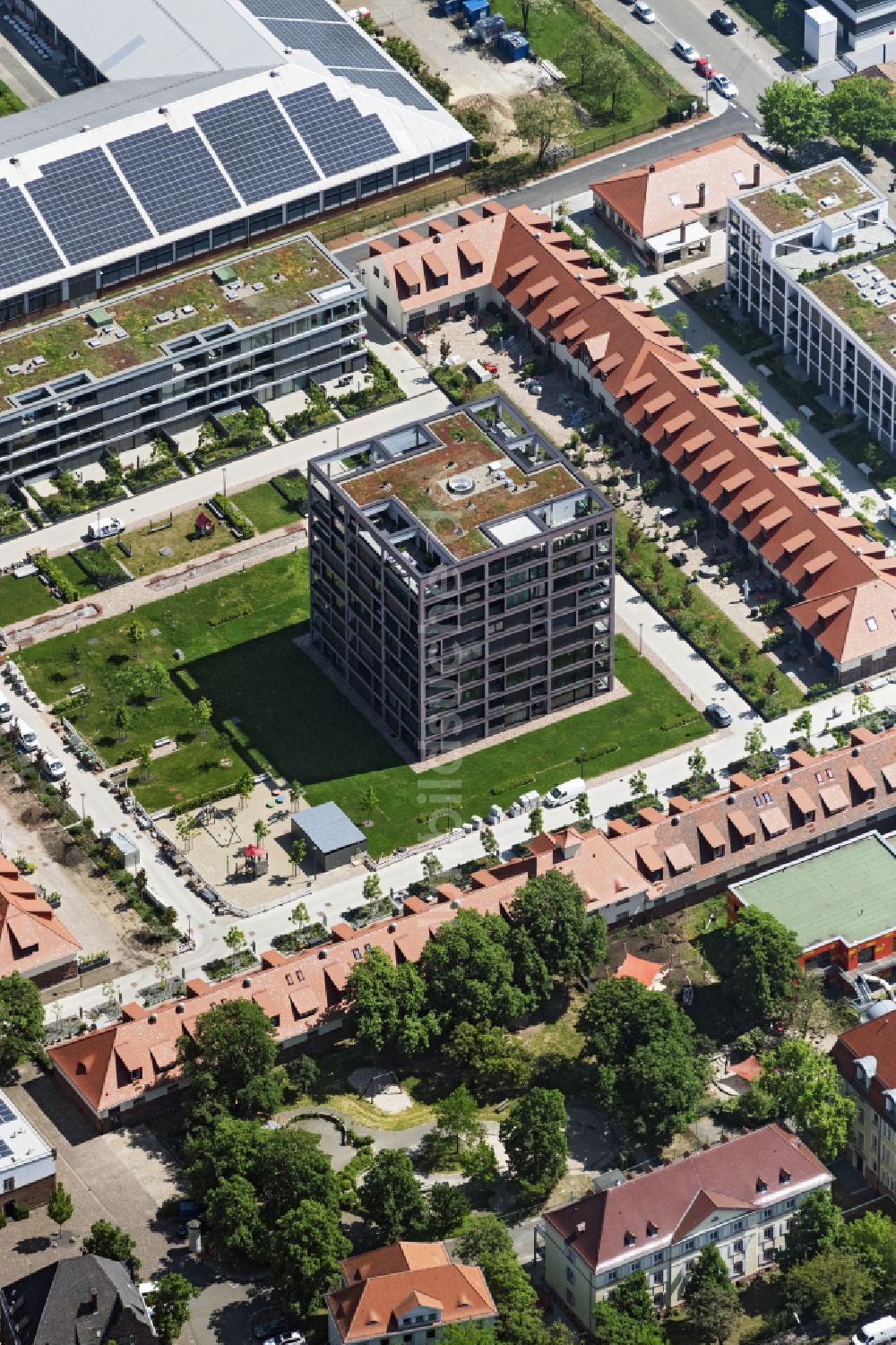 Luftaufnahme Karlsruhe - Mehrfamilienhaus-Wohnanlage HOFGARTEN KARREE in Karlsruhe im Bundesland Baden-Württemberg, Deutschland