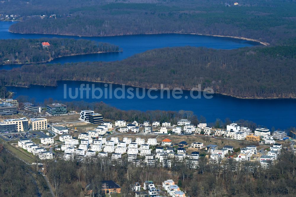 Potsdam aus der Vogelperspektive: Mehrfamilienhaus-Wohnanlage am Jungfernsee in Potsdam im Bundesland Brandenburg, Deutschland