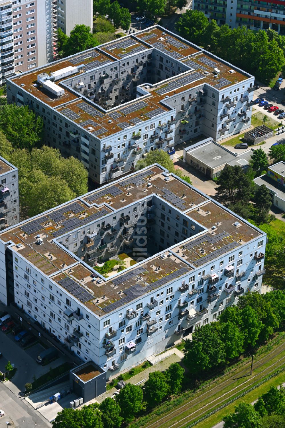 Berlin aus der Vogelperspektive: Mehrfamilienhaus-Wohnanlage Mühlengrund im Ortsteil Neu-Hohenschönhausen in Berlin, Deutschland