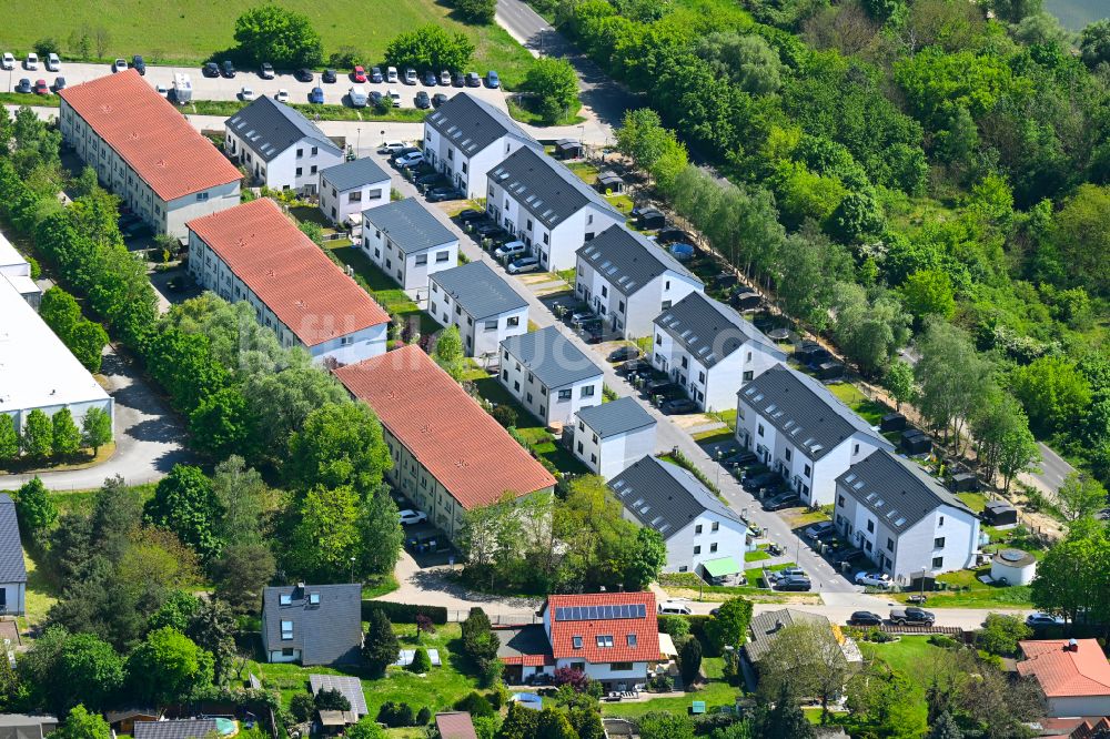 Berlin von oben - Mehrfamilienhaus-Wohnanlage Am Niederfeld - Rosenhagener Straße - Hohenseeweg - Steffenshagener Straße in Berlin, Deutschland