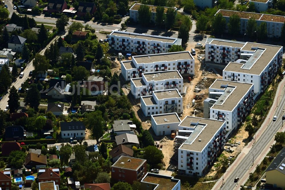 Berlin aus der Vogelperspektive: Mehrfamilienhaus-Wohnanlage im Ortsteil Altglienicke in Berlin, Deutschland