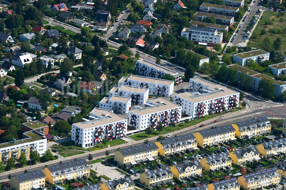 Luftbild Berlin - Mehrfamilienhaus-Wohnanlage im Ortsteil Altglienicke in Berlin, Deutschland