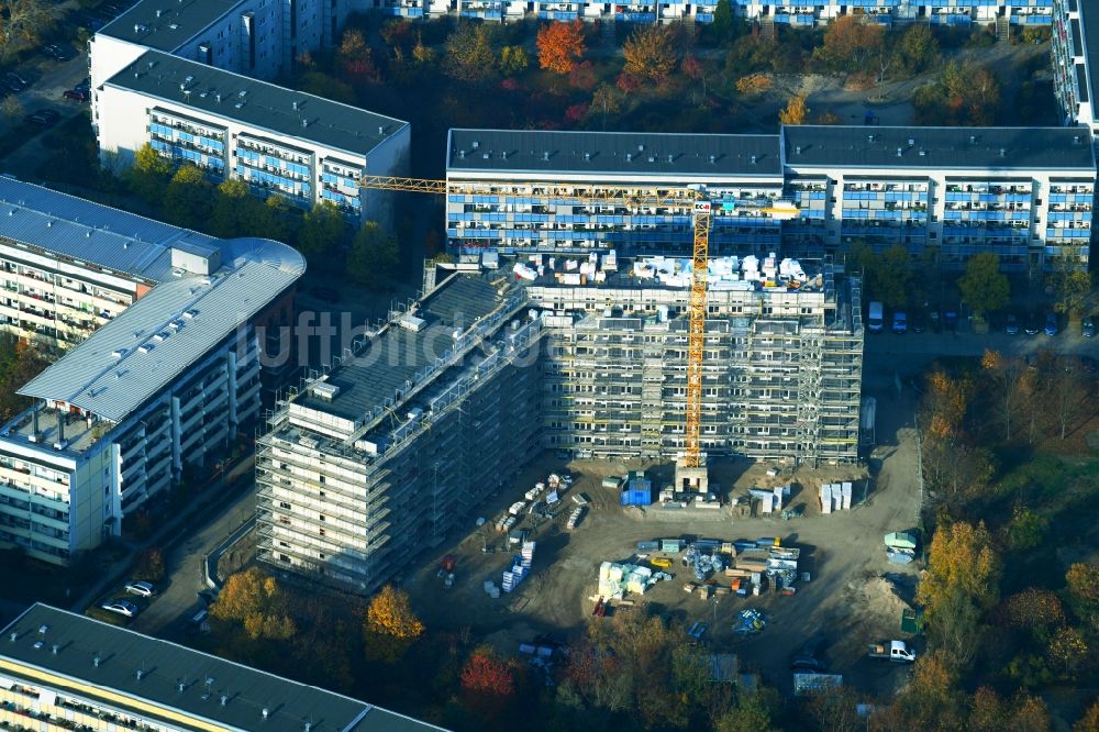 Luftaufnahme Berlin - Mehrfamilienhaus- Wohnanlage im Ortsteil Hellersdorf in Berlin, Deutschland