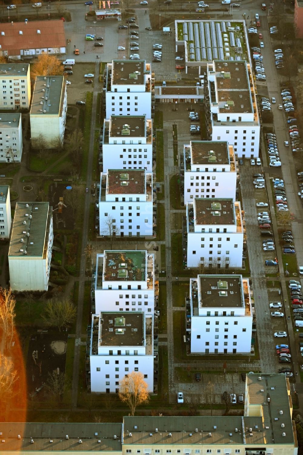 Luftaufnahme Berlin - Mehrfamilienhaus-Wohnanlage im Ortsteil Hellersdorf in Berlin, Deutschland