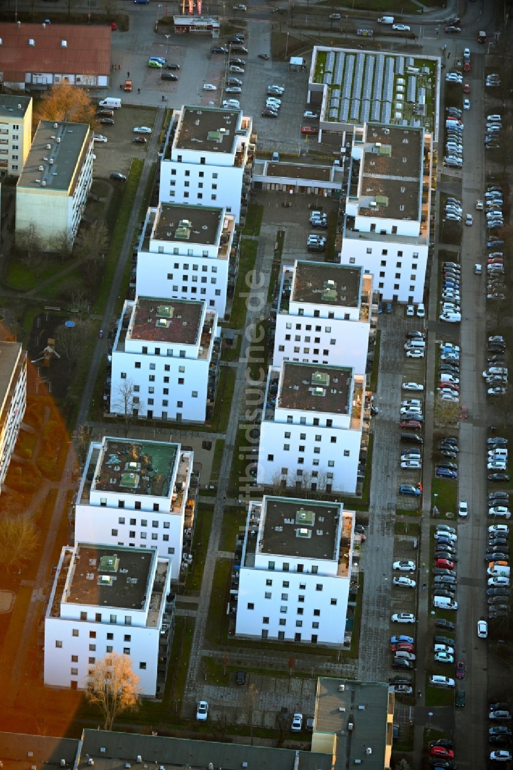 Berlin aus der Vogelperspektive: Mehrfamilienhaus-Wohnanlage im Ortsteil Hellersdorf in Berlin, Deutschland