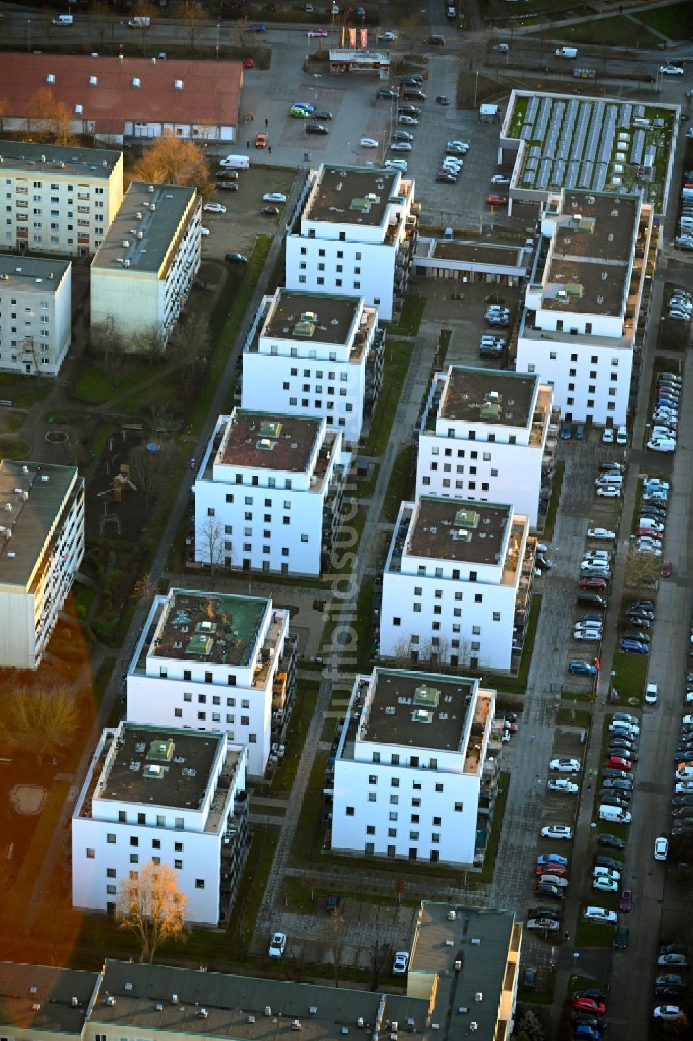 Luftbild Berlin - Mehrfamilienhaus-Wohnanlage im Ortsteil Hellersdorf in Berlin, Deutschland