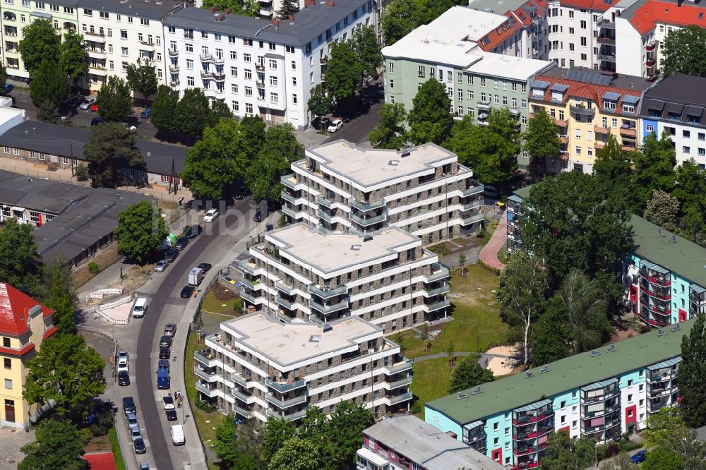 Berlin von oben - Mehrfamilienhaus-Wohnanlage Rudower Straße Ecke Köllnische Straße im Ortsteil Schöneweide in Berlin, Deutschland