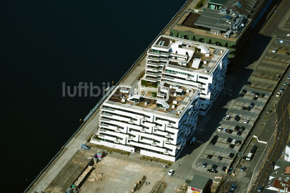 Berlin aus der Vogelperspektive: Mehrfamilienhaus-Wohnanlage WAVE WATERSIDE LIVING BERLIN im Ortsteil Friedrichshain in Berlin, Deutschland