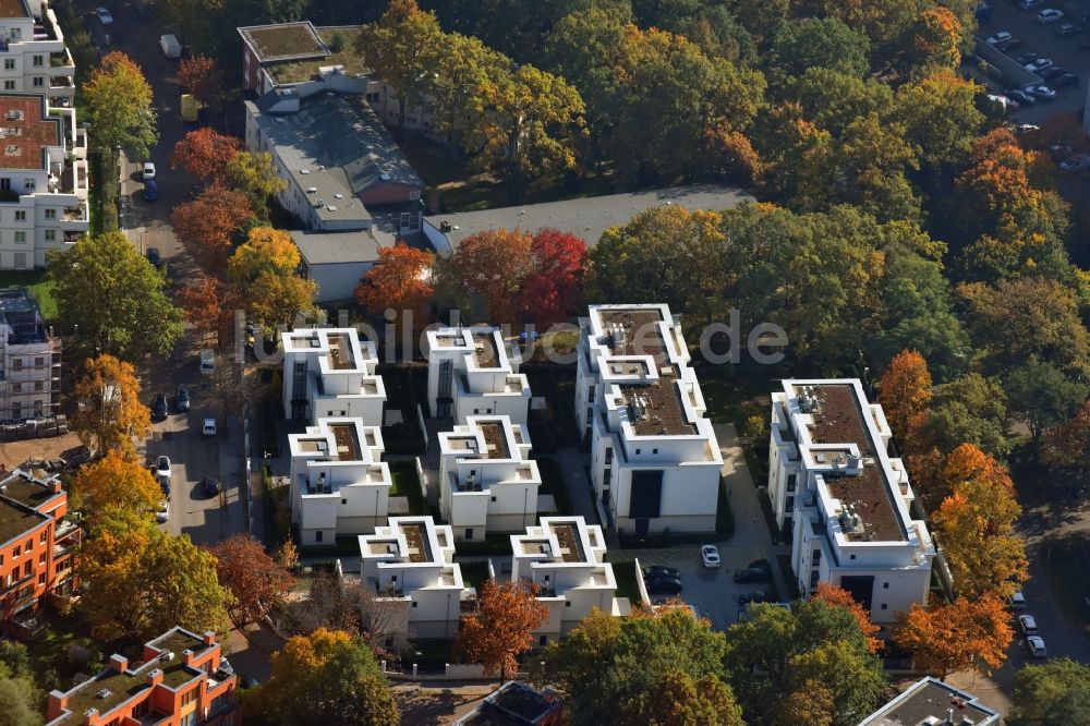 Berlin von oben - Mehrfamilienhaus-Wohnanlage Westendpark in Berlin