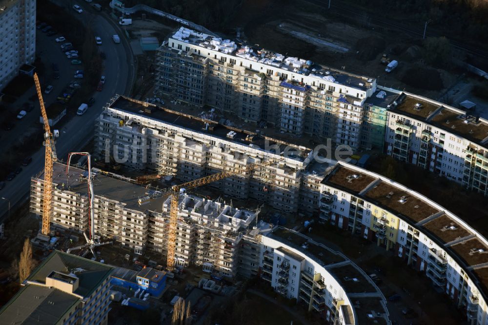 Luftbild Berlin - Mehrfamilienhaus-Wohnanlage im Wohngebiet Gensinger Viertel an der Gensinger Straße im Bezirk Lichtenberg in Berlin