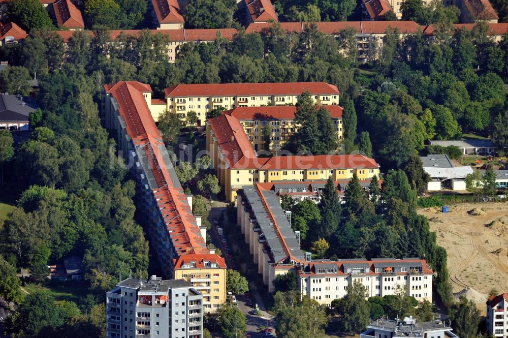 Berlin von oben - Mehrfamilienhaus- Wohngebiet im Berliner Ortsteil Zehlendorf