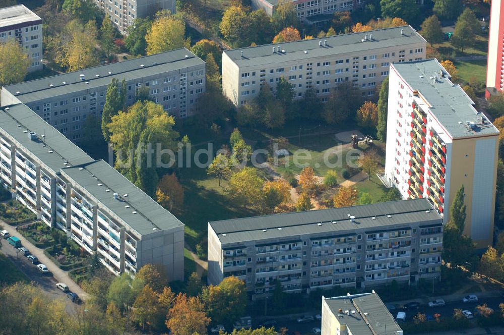 Berlin von oben - Mehrfamilienhaus- Wohngebiete nördlich der A10 / E55 in Berlin-Buch