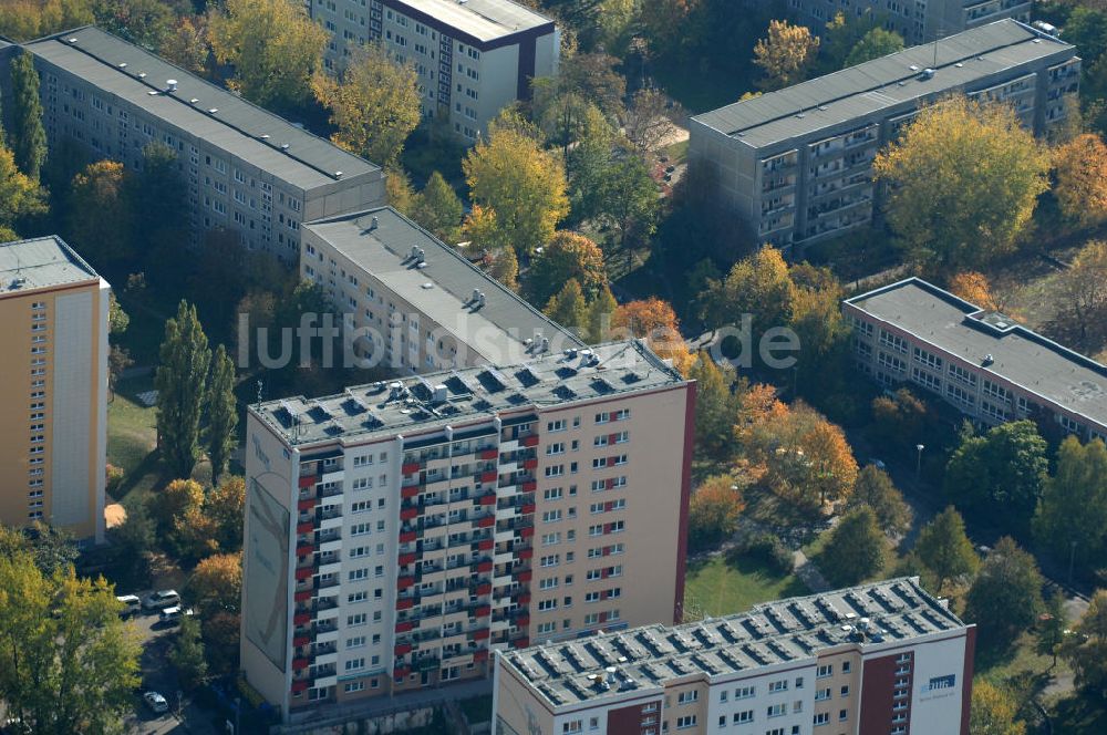 Luftbild Berlin - Mehrfamilienhaus- Wohngebiete nördlich der A10 / E55 in Berlin-Buch