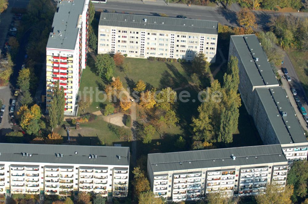 Berlin von oben - Mehrfamilienhaus- Wohngebiete nördlich der A10 / E55 in Berlin-Buch