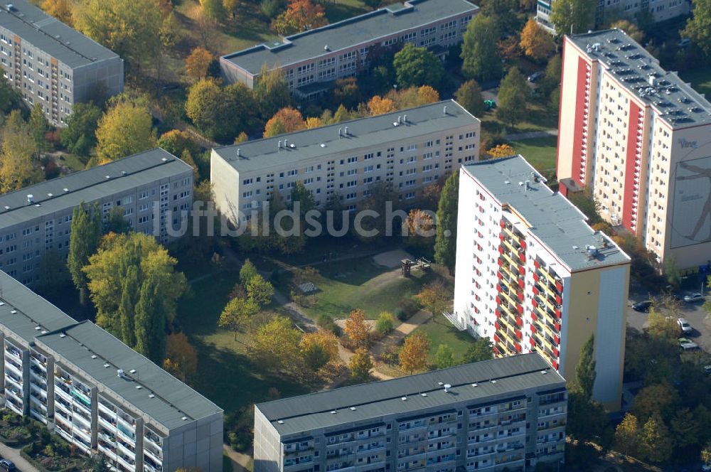 Luftaufnahme Berlin - Mehrfamilienhaus- Wohngebiete nördlich der A10 / E55 in Berlin-Buch