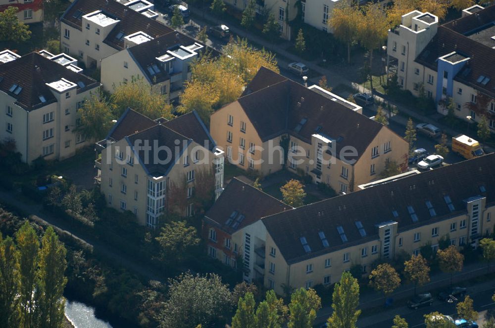 Luftaufnahme Berlin - Mehrfamilienhaus- Wohngebiete südlich der A10 / E55 in Berlin-Karow