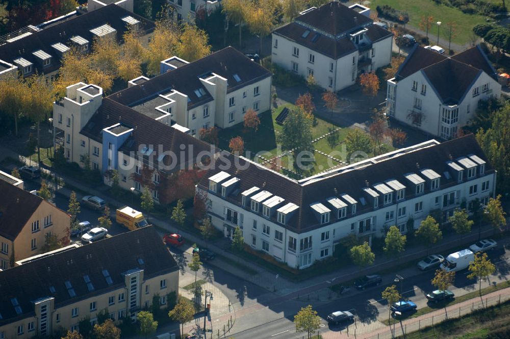 Berlin von oben - Mehrfamilienhaus- Wohngebiete südlich der A10 / E55 in Berlin-Karow