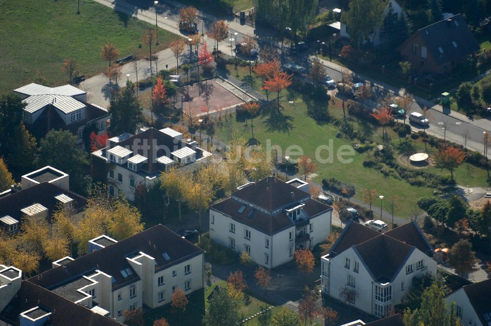 Berlin aus der Vogelperspektive: Mehrfamilienhaus- Wohngebiete südlich der A10 / E55 in Berlin-Karow