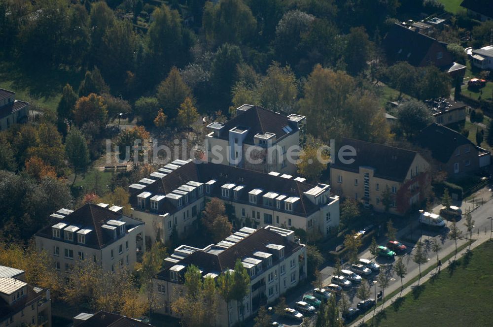 Luftbild Berlin - Mehrfamilienhaus- Wohngebiete südlich der A10 / E55 in Berlin-Karow